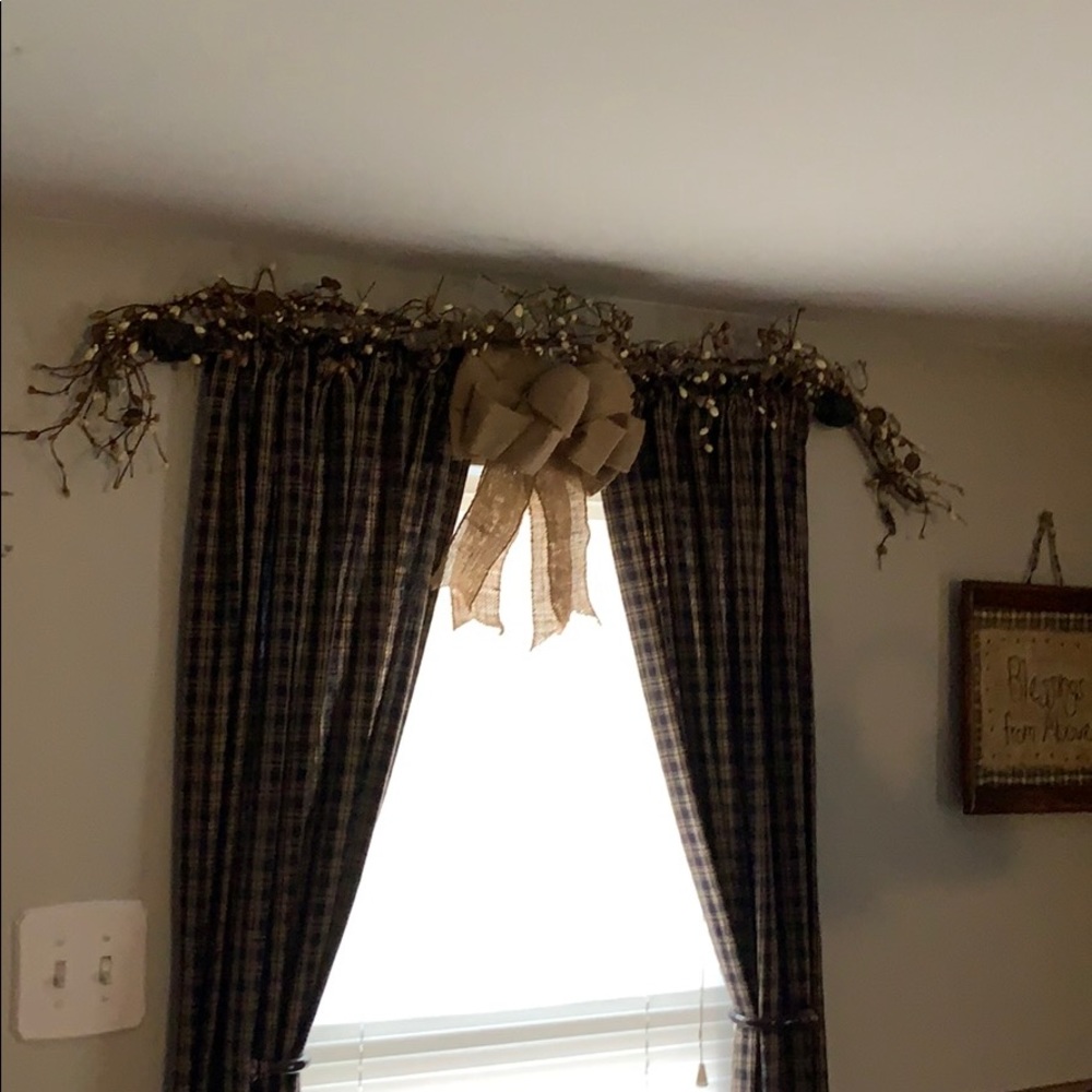 Primitive decor pip berry swag